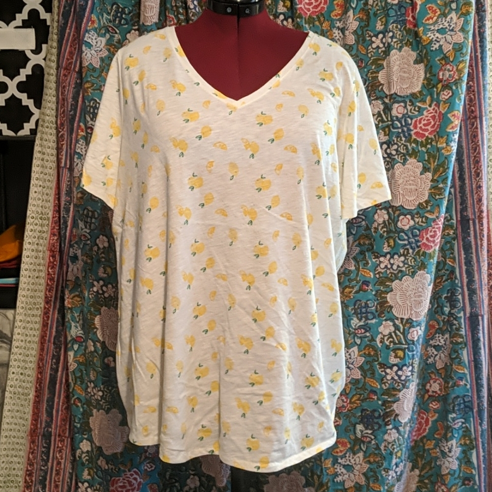 White tee with lemons